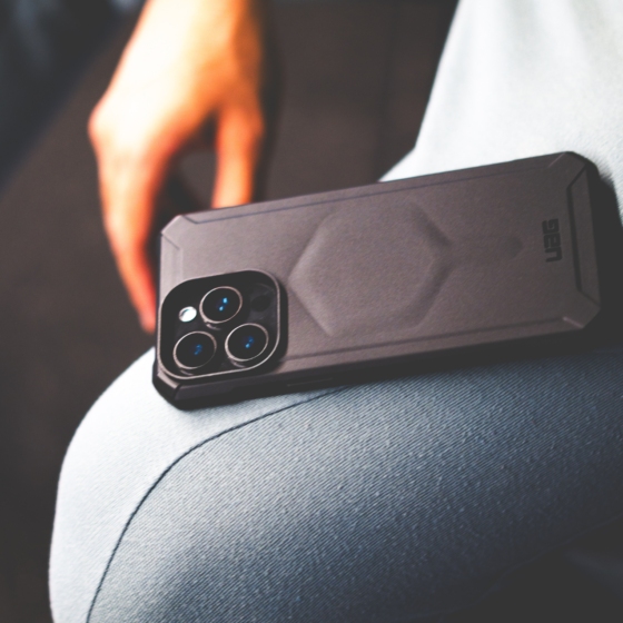 CASE UAG2 ESSENTIAL ARMOR MAGSAFE IPHONE 14 NEGRO - Imagen 4